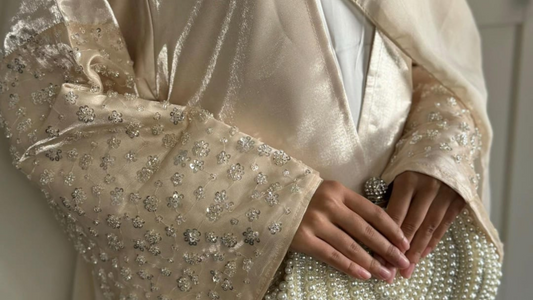Femme portant une abaya