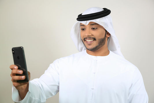 Pourquoi les qamis blancs sont-ils souvent transparants ?